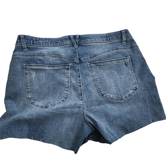 NWT DEMOCRACY "AB" SOLUTION Tummy control MEDIUM WASH DENIM SHORTS sz12 - Picture 2 of 6